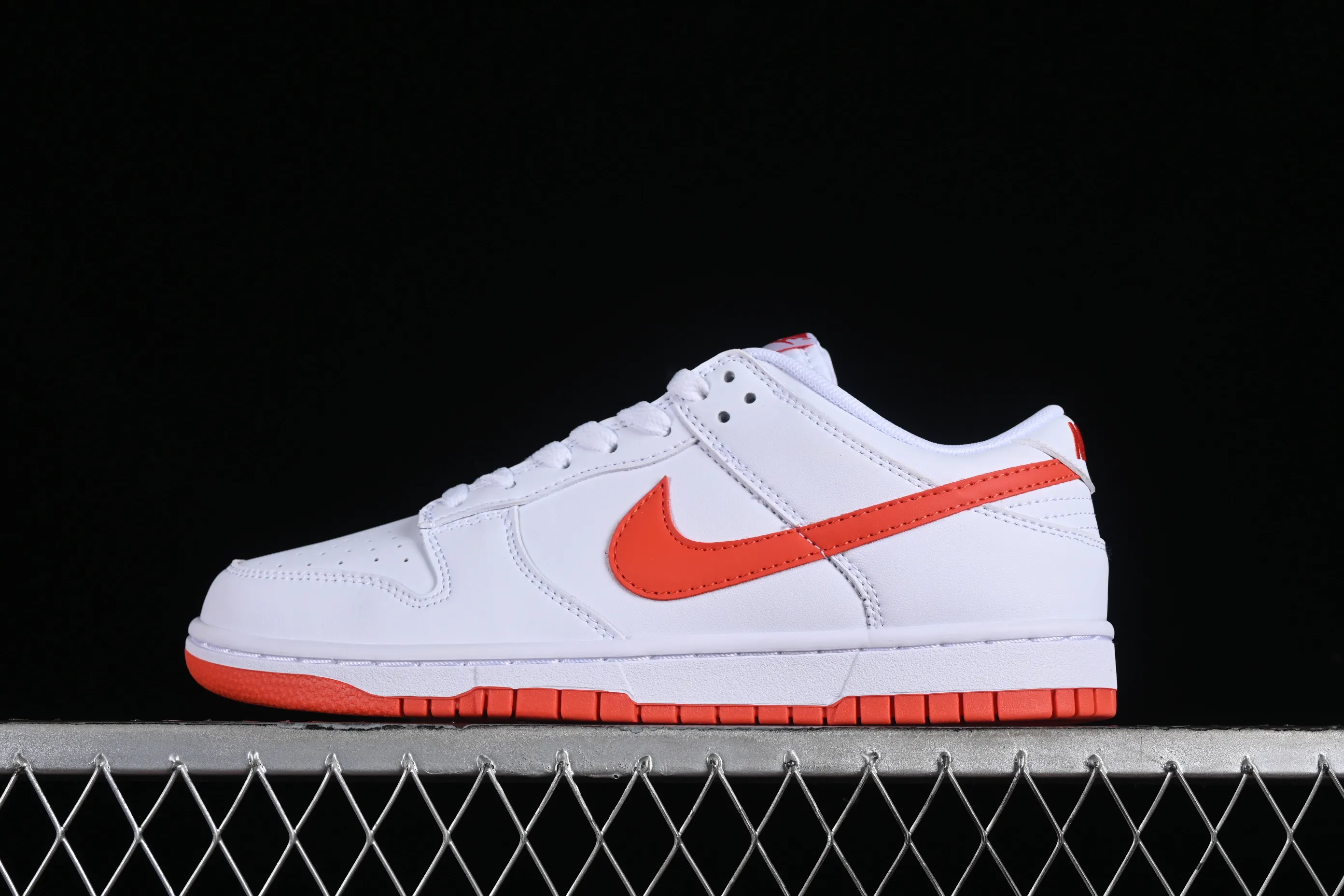 All categories Nk SB Dunk series Nk SB Dunk Low low-top sneakers Nk SB Dunk Low white and orange color low-top casual sports skateboard shoes DV0831-103